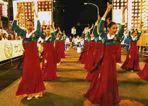 【悲報】徳島の阿波踊りでは、１０年以上前から金昴先住職が率いるチマチョゴリを着た韓国人たちが踊っている！