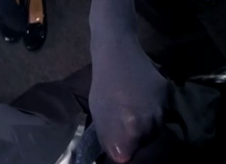 女子校生の蒸れて臭い黒タイツの足裏で射精するまで足コキ責めの脚フェチDVD画像1