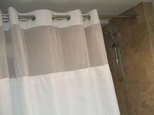 ハトメのシャワーカーテン