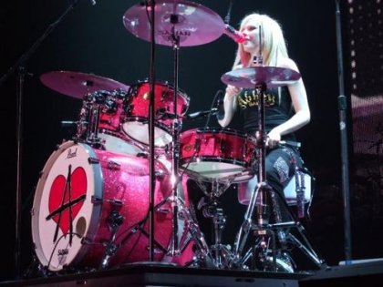 Avril_Lavigne_Drum.jpg
