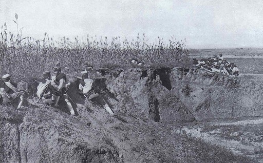 1280px-Japanese_Infantry_Preparing_the_Attack_during_the_Siege_of_Port_Arther_2.jpg