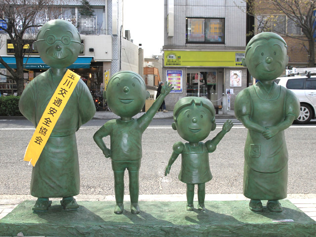 Setagaya_Sazaesan_Family_Statue_2.jpg