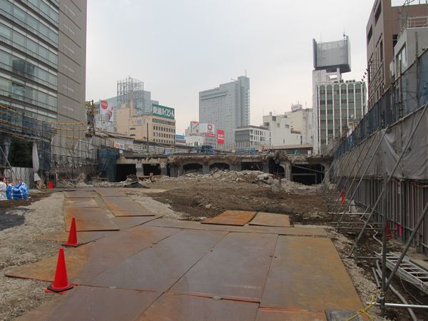 東横線渋谷駅入口付近の変化。2013年11月3日