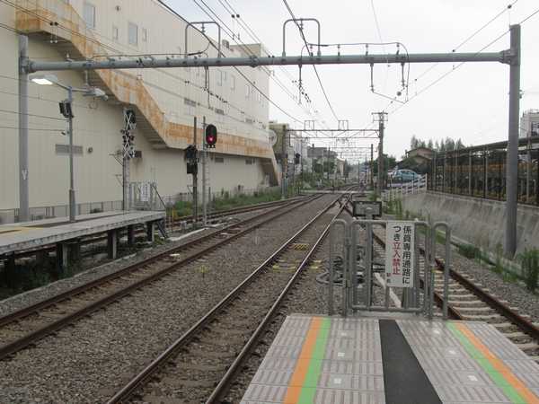 2面4線化が完了した瀬谷駅。