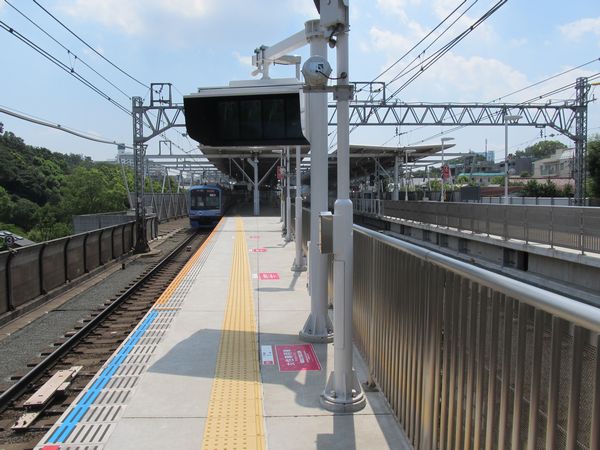 多摩川駅のホーム延伸部分から駅中心方向を見る。