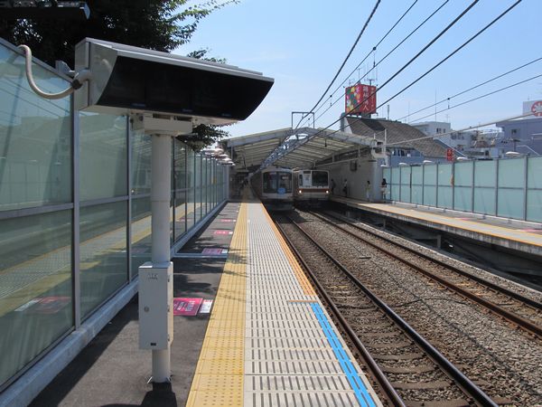 綱島駅のホーム延伸部分。幅は狭い。